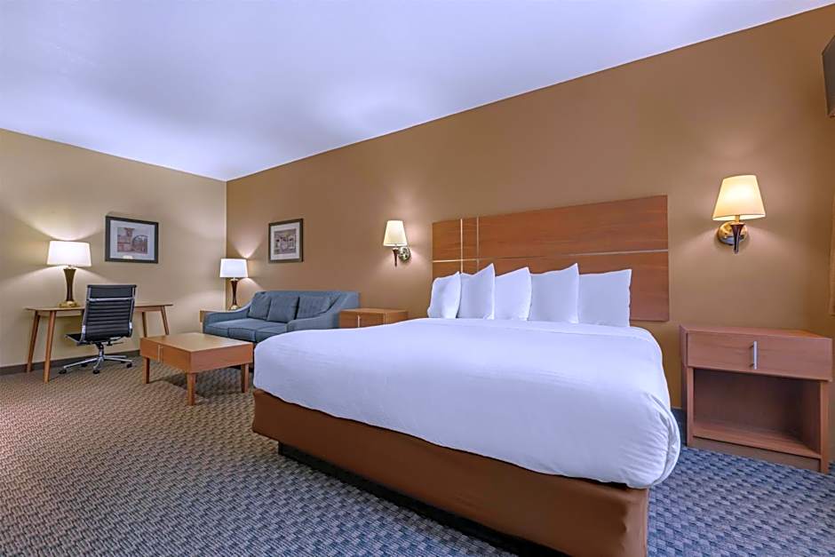Best Western Plus Shamrock Inn & Suites