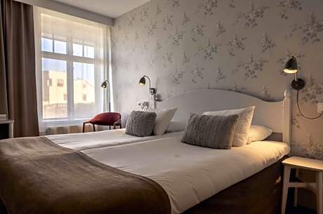 Standard Double Room with Two Single Beds - Non-Smoking