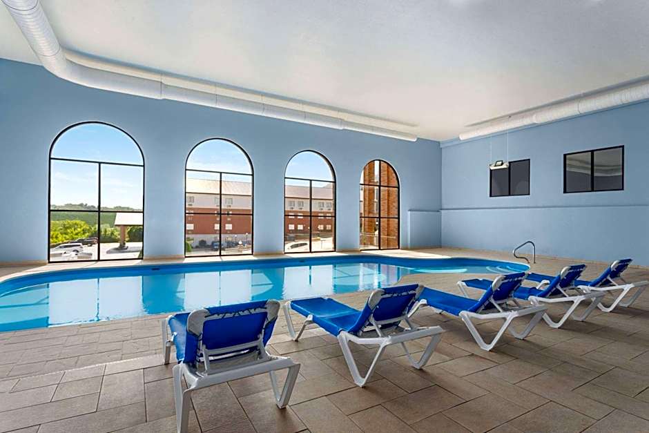 AmericInn by Wyndham Branson & Conference Center