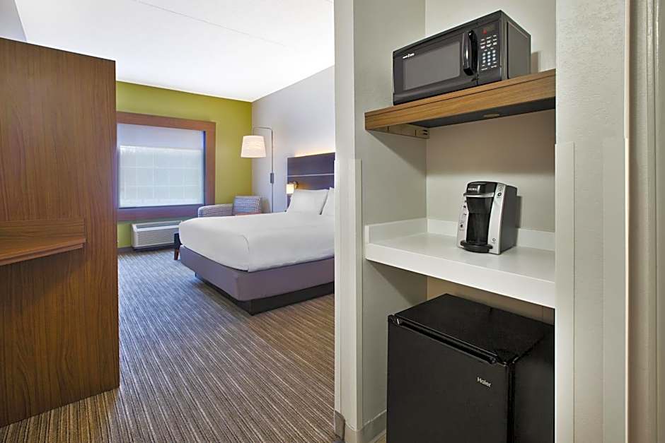 Holiday Inn Express Hotel & Suites Manchester Conference Center By IHG