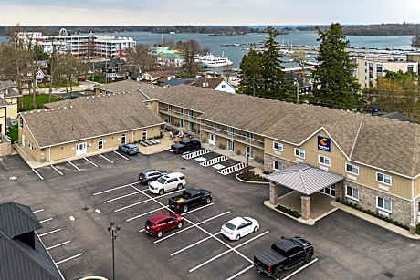 Comfort Inn & Suites Thousand Islands Harbour District