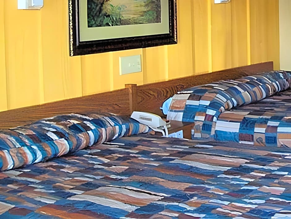 Photo 1 of 12 of 2 Queen Beds, Nonsmoking