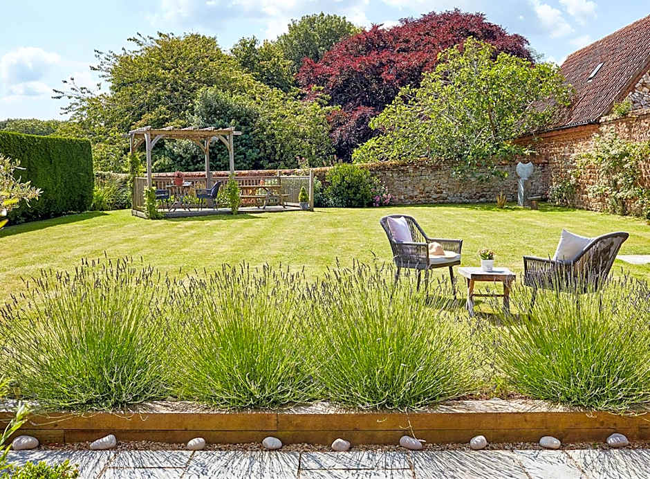 Cliff Farmhouse B&B Suites