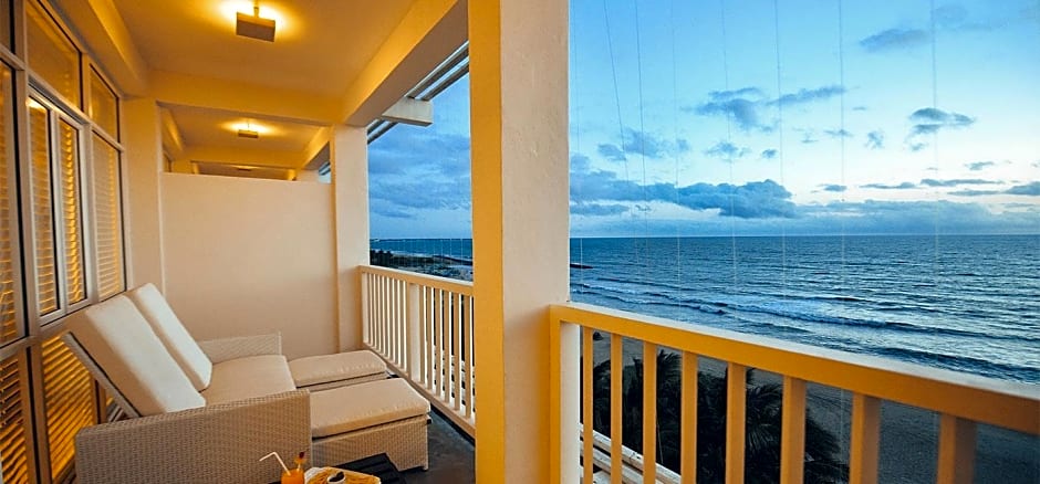 Beacon Beach Hotel