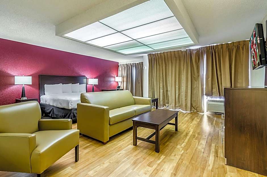 Red Roof Inn PLUS+ Wichita East