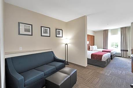 2 Queen Beds, Suite, Nonsmoking