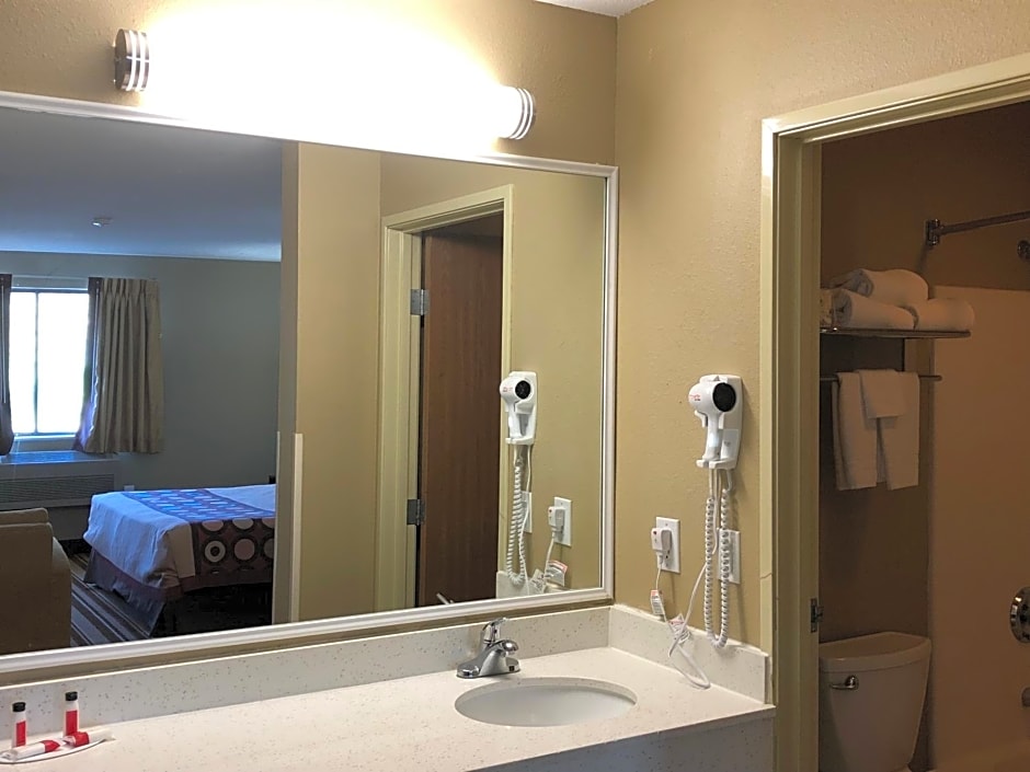 Super 8 by Wyndham S Jordan/Sandy/Slc Area