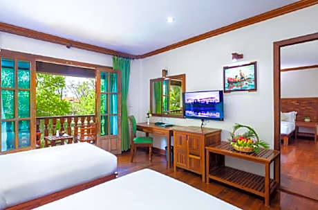 Family Connecting 2-Bedroom with River View