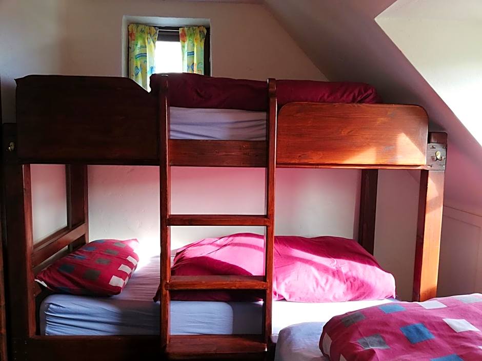 Aille River Tourist Hostel and Campsite Doolin