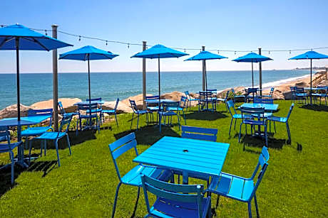 Double Room with Two Double Beds and Restricted Oceanview