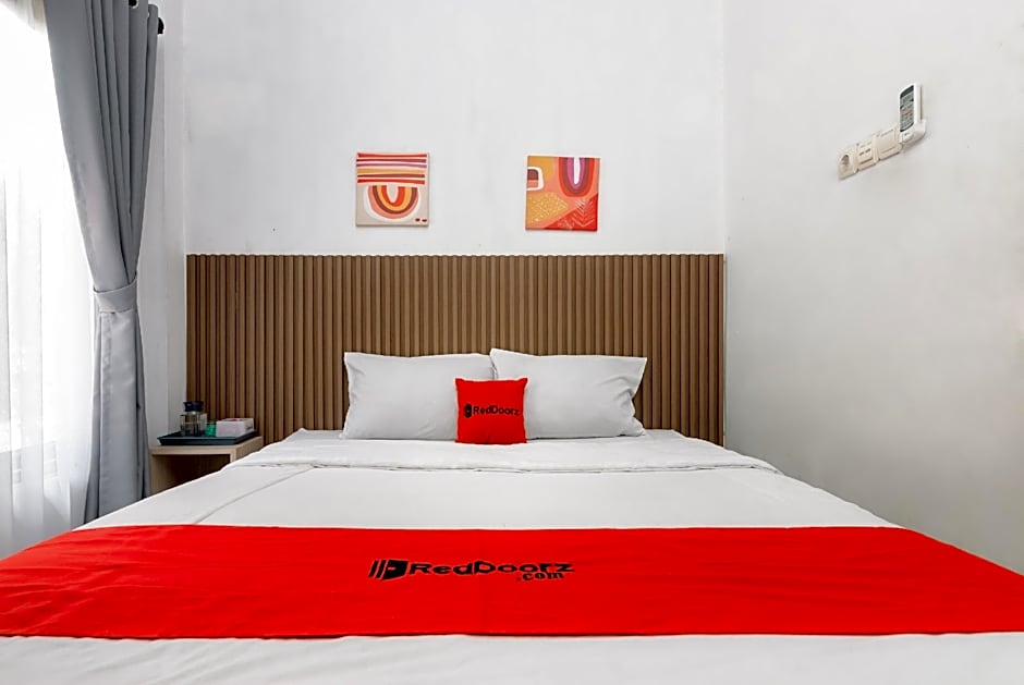 RedDoorz near FKIP UNTIRTA Serang