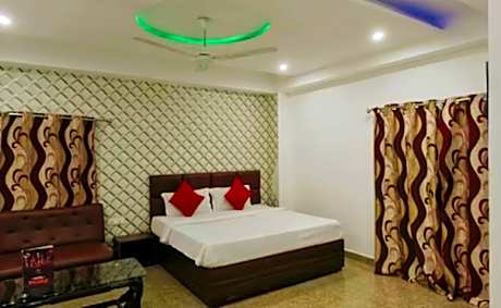 Hotel Paras Una(Una,HP)