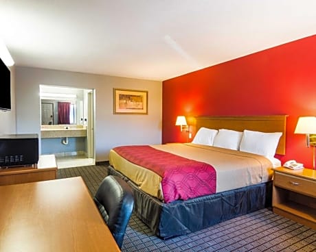 1 King Bed, Nonsmoking