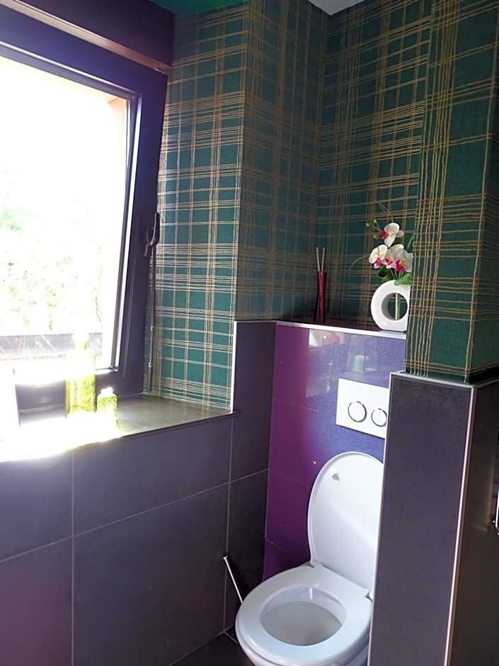 BOIS DE CHENES HOUSE