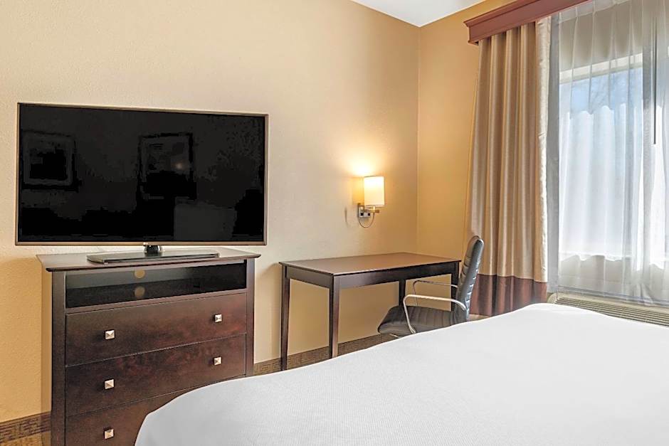 Comfort Inn & Suites Paw Paw