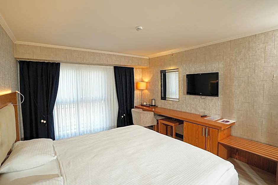 Photo 1 of 41 of Double Room