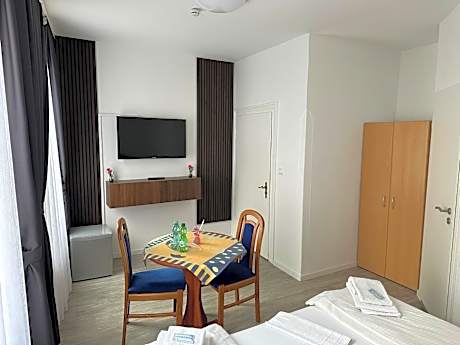 Economy Double Room 4
