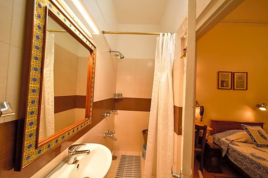 Hotel Arya Niwas