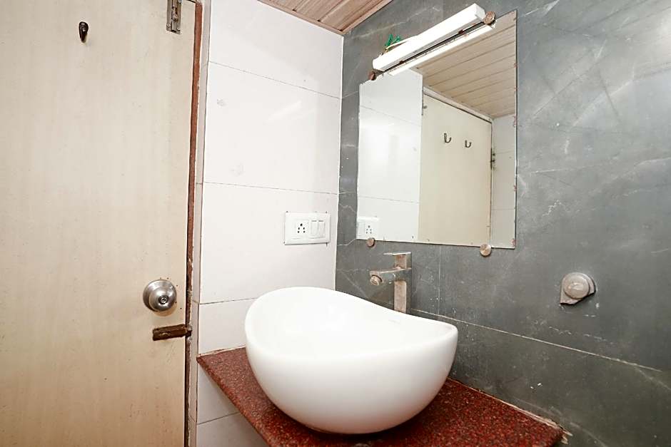 Hotel Neelkiran by ZUZU – Navi Mumbai, KY
