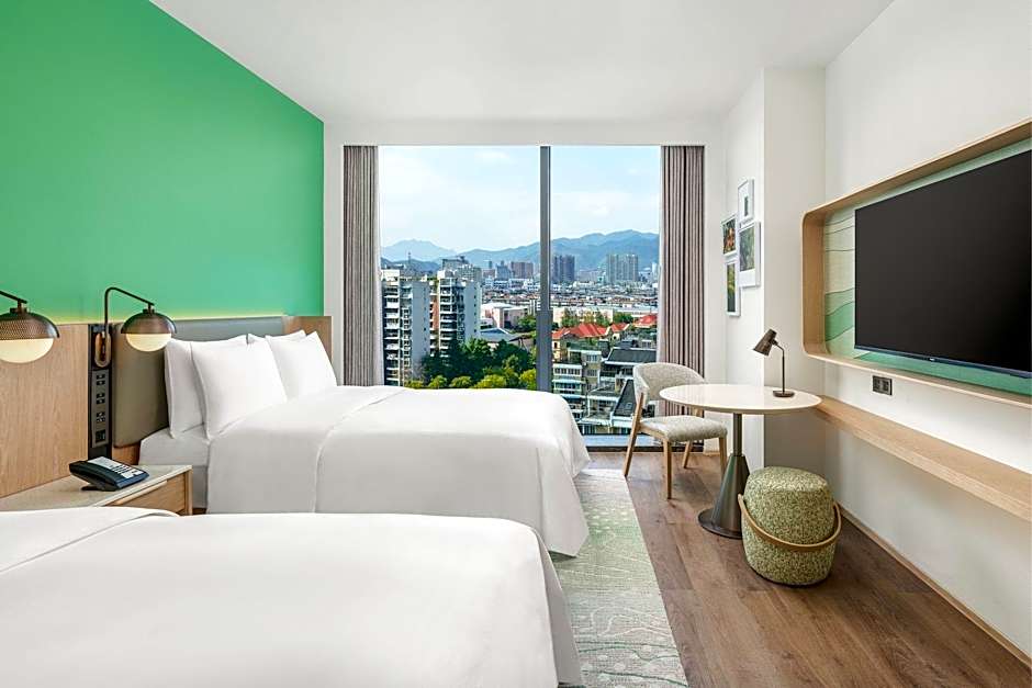 Foto 1 di 7 di Superior 2 Double Beds Guestroom, Mountain View