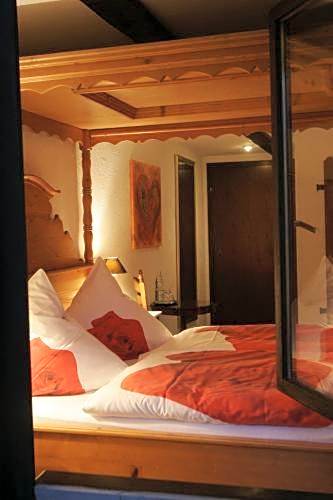 Photo 1 of 6 of Double Room