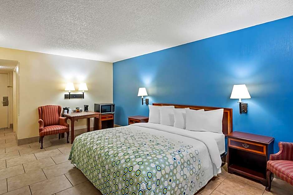 HomeTowne Studios Yuba City Bonanza - Marysville