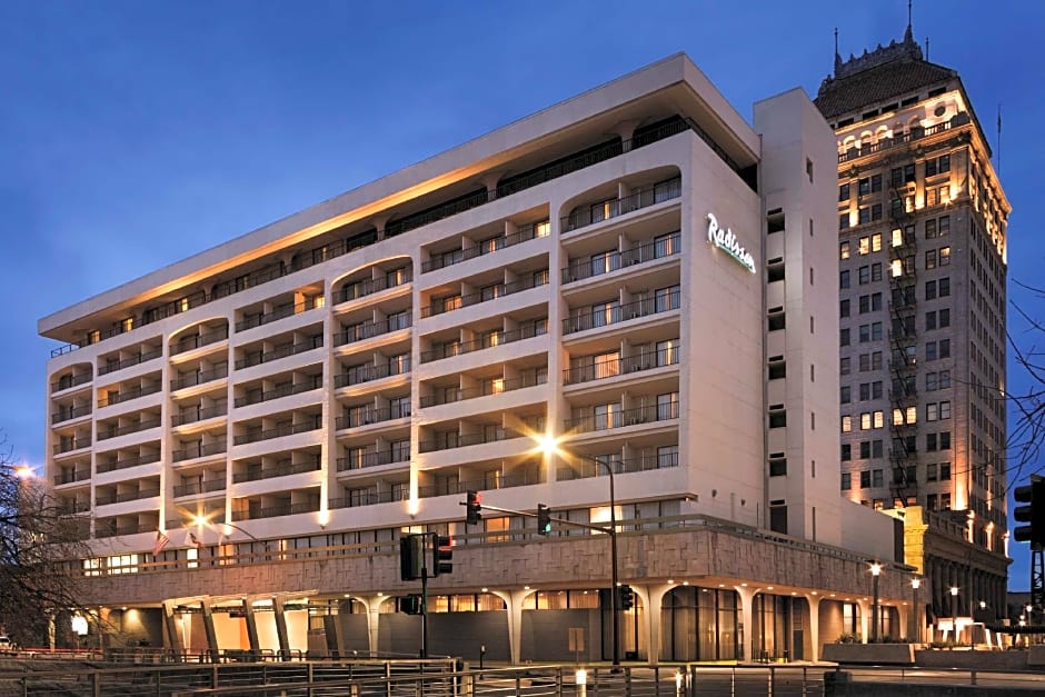 Radisson Hotel Fresno Conference Center – Fresno, CA