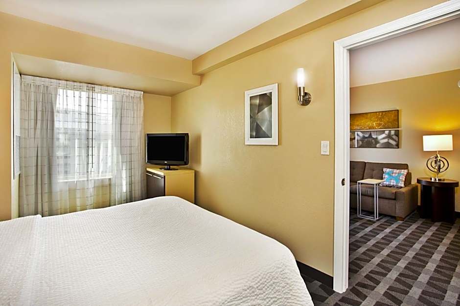 TownePlace Suites by Marriott Republic Airport Long Island/Farmingdale
