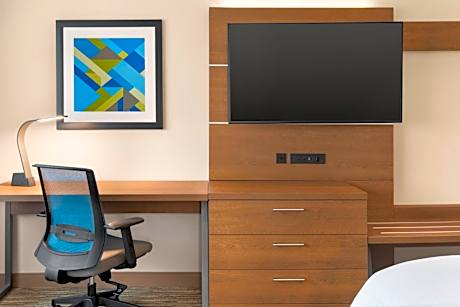 Standard King Room with Roll-In Shower - Communications Access