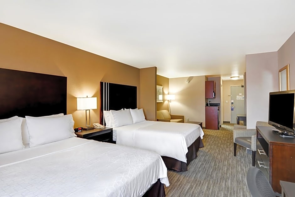 Holiday Inn Express Hotel & Suites Milwaukee-New Berlin
