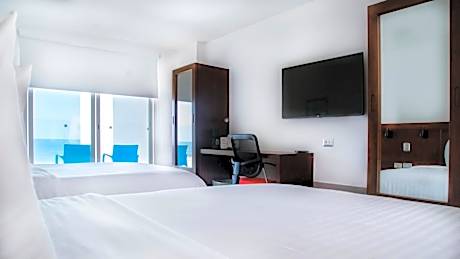 2 Queens-1 Bedroom Suite-Ocean View-Non Smoking