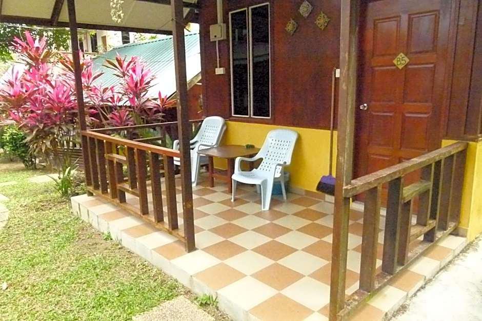 Cheers Garden Chalet