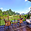 Yangshuo Tea Cozy-Free one way pick up service over 4 nights, English speaking, Yulong river location,Laundry service,Swimming pool, Bicycle rent