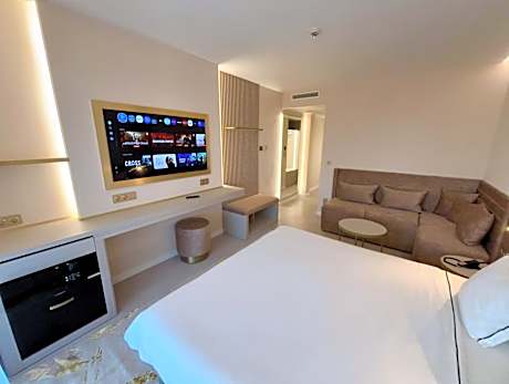 Deluxe Double or Twin Room with Pool View