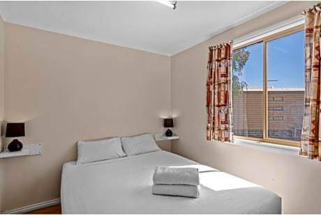 Standard 1 Bedroom Cabin - Sleeps 4