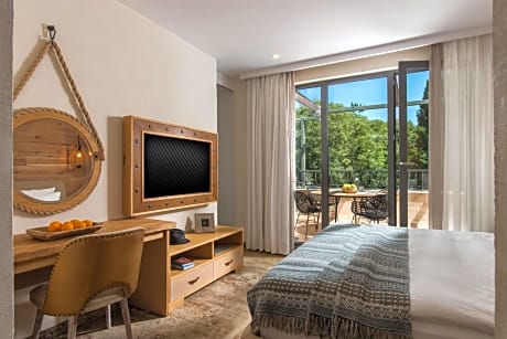 Apartment with Garden View