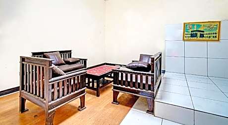 OYO LIFE 93634 Penginapan D'palinggihan Syariah