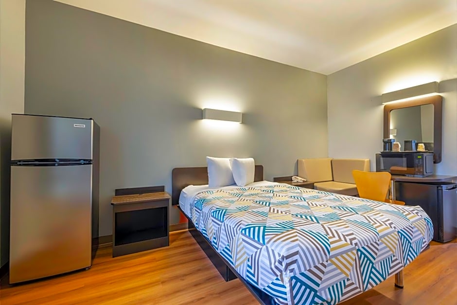 Studio 6 Suites Texas City I-45