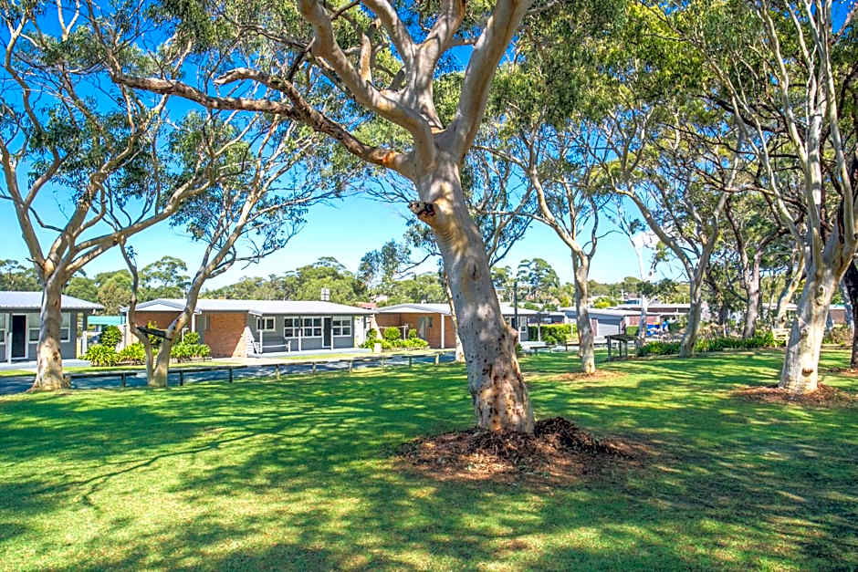 Lakeside Cabins & Holiday Village