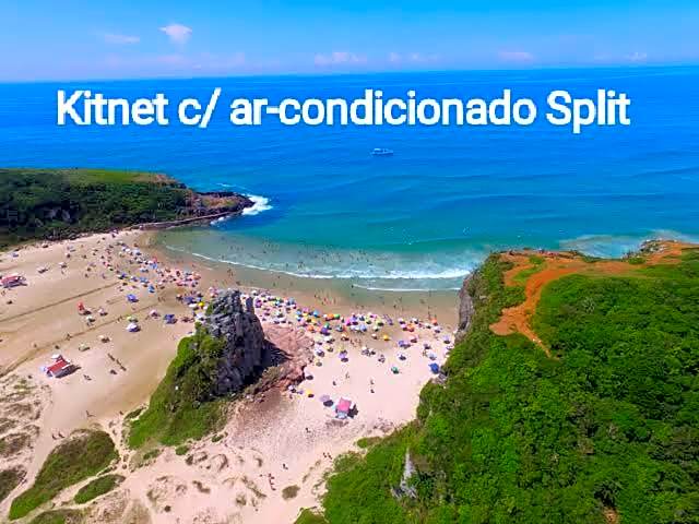 KITNET S1 em TORRES-RS - Na mais bela praia Gaúcha - Cozinha - Banheiro - Ar condicionado - TV e Wi-Fi - Estacionamento - Anfitriã Superhost no BnB