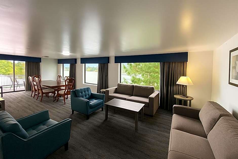 Oyster Bay Inn & Suites