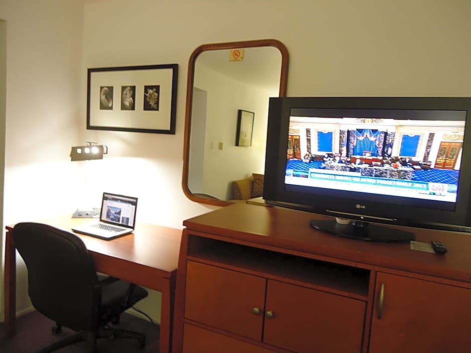 Maple Inn and Suites Los Banos