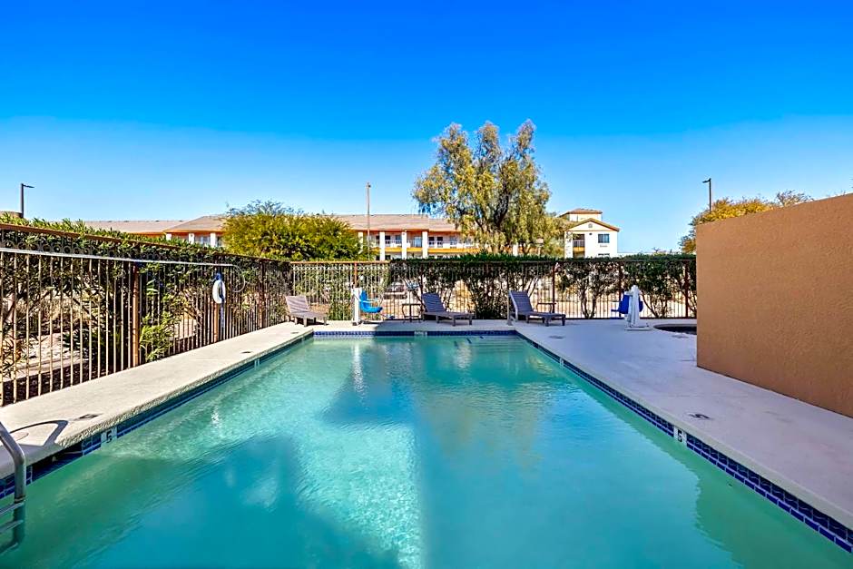 Comfort Inn & Suites near Kino Sports Complex