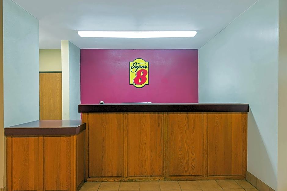 Super 8 by Wyndham Pevely