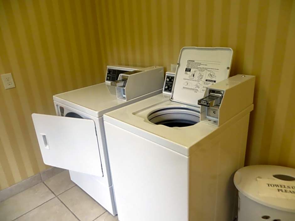 Cobblestone Inn & Suites - Brillion