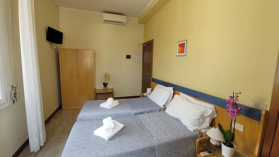 Photo 1 of 10 of 1 Double Bed or 2 Beds