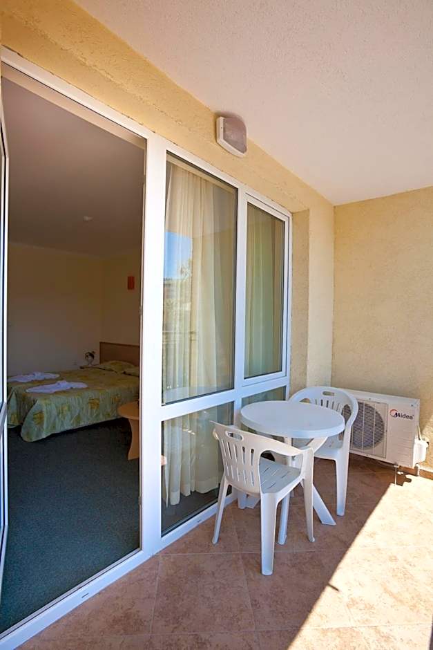 Sunny Day Club Hotel