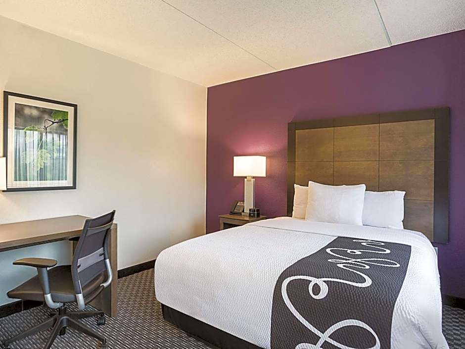 La Quinta Inn & Suites by Wyndham Baltimore Bwi Airport