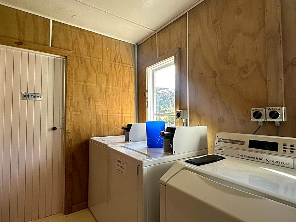 The Crossing Lodge & Backpackers