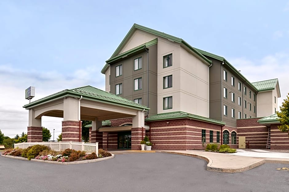 Holiday Inn Express Breezewood